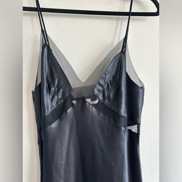 NWT Vintage Victoria’s Secret “Very Sexy” Black Satin Slip Dress – M - Picture 2 of 8